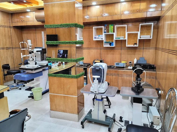 netraloy-eye-care-centre-interior-equipment-room